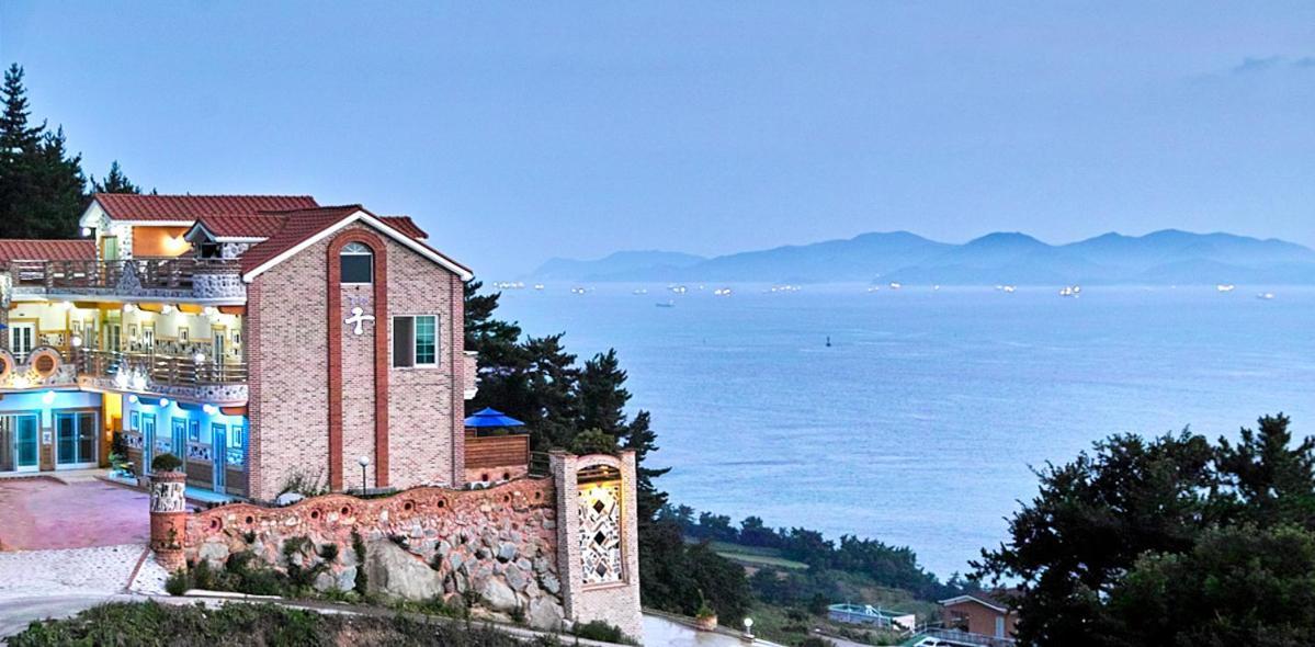 Gung Pension Namhae Exterior photo